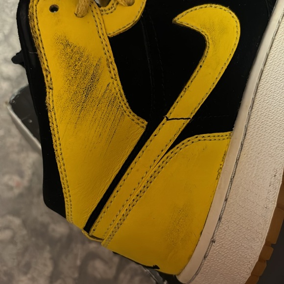 Air Jordan “Bumble Bee” Ones 🐝 - Picture 7 of 7